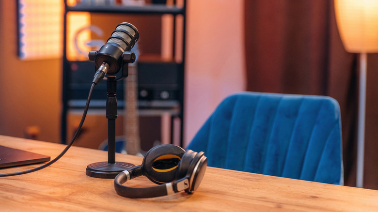 Microphone and headphone setup in an office setting