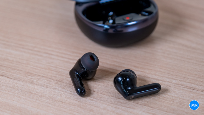 Viaim RecDot earbuds on a table