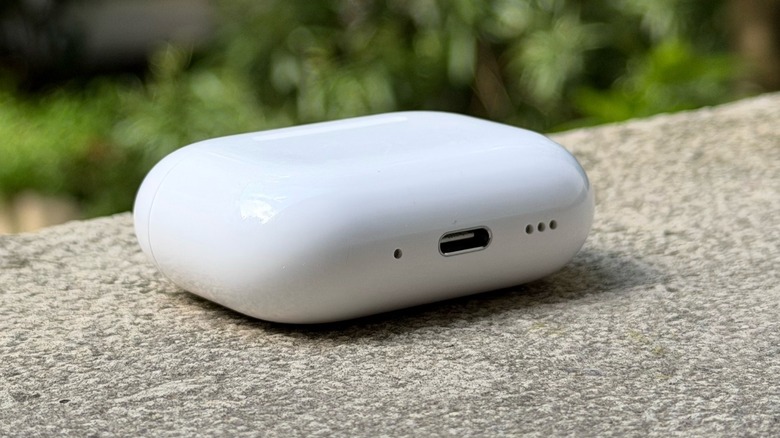 Close-up shot of the bottom of AirPods Pro 3 charging case