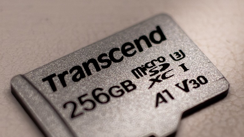 a 256 GB Transcend microSD card showing the UHS-I bus interface icon beside the microSDXC logo