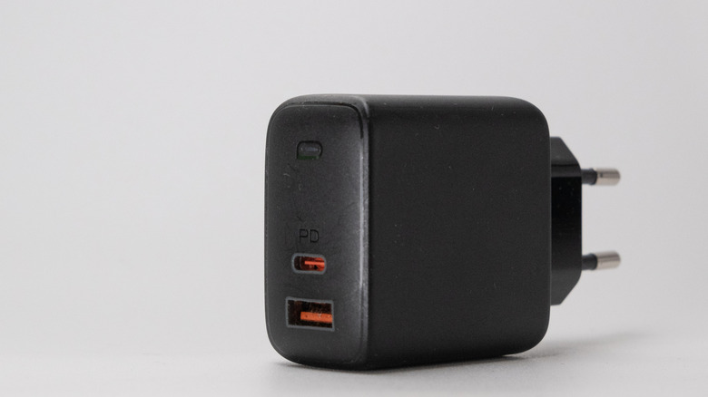 Dual port USB-C and USB-C, both ports are colored orange.