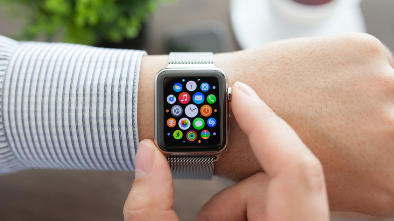 Man's wrist wearing Apple Watch with app Icon on the screen