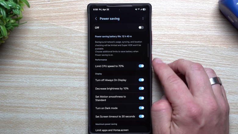 The Power Saving menu in the Settings app on a Galaxy phone.
