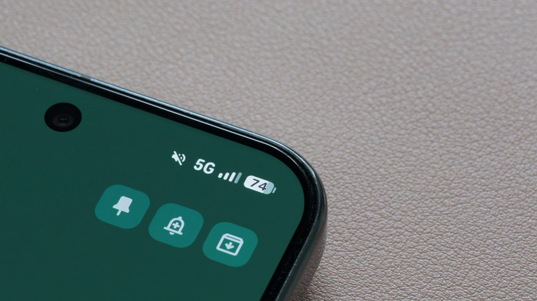 the corner of a phone that shows the status bar of different icons