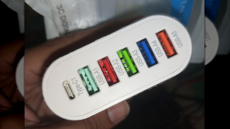 Different USB port colors