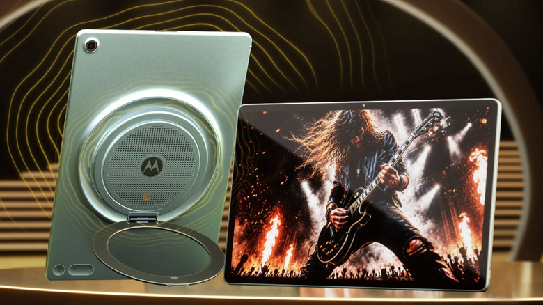 The Moto Pad 70 Groove tablet.