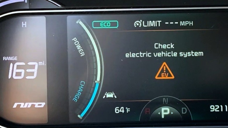 Battery indicator warning light on an EV