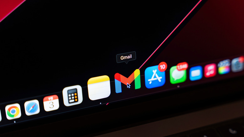 The black dots turn white when Dark mode is enabled.
