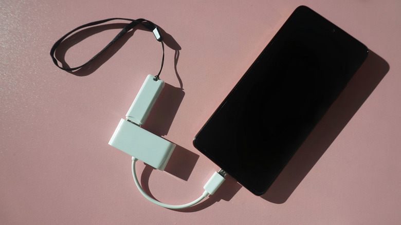 A phone using OTG to connect to a flash drive