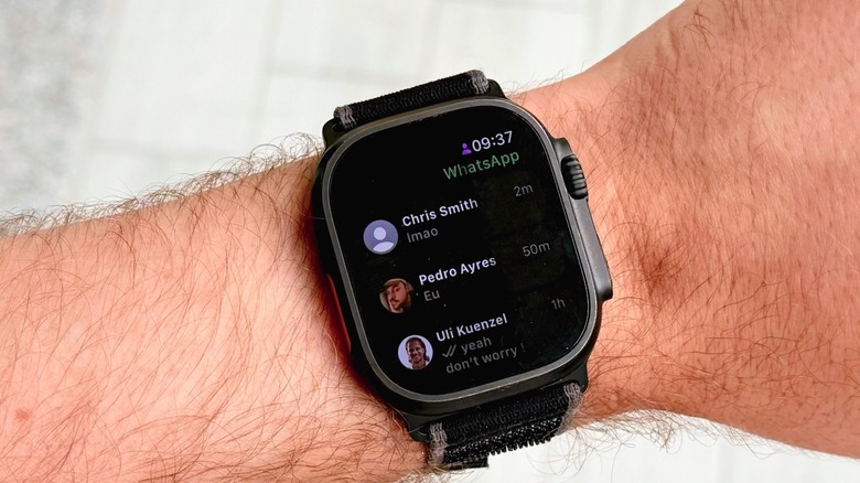 First look at WhatsApp for Apple Watch