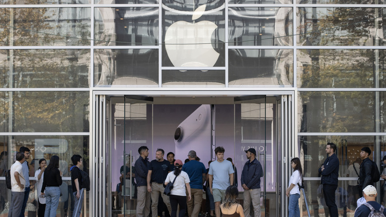 A crowded Apple Store entrance.