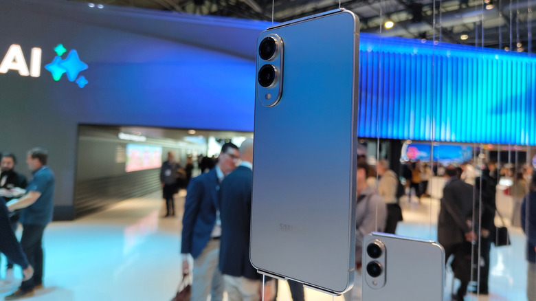 The Galaxy S25 Edge on display in Barcelona