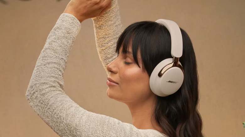 Woman with closed eyes wearing Bose QuietComfort Ultra (2nd Gen)
