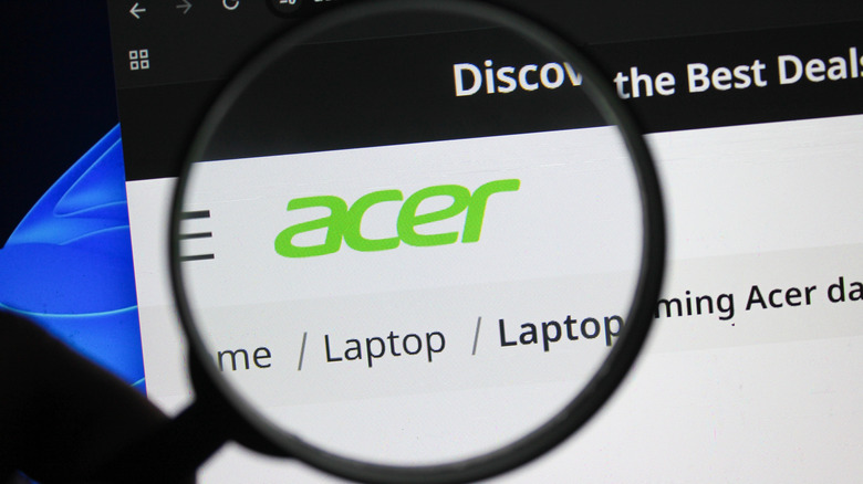 Magnifying glass highlighting the Acer logo on a computer screen