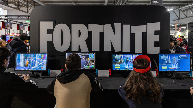 Pople playing Fortnite at a gaming event
