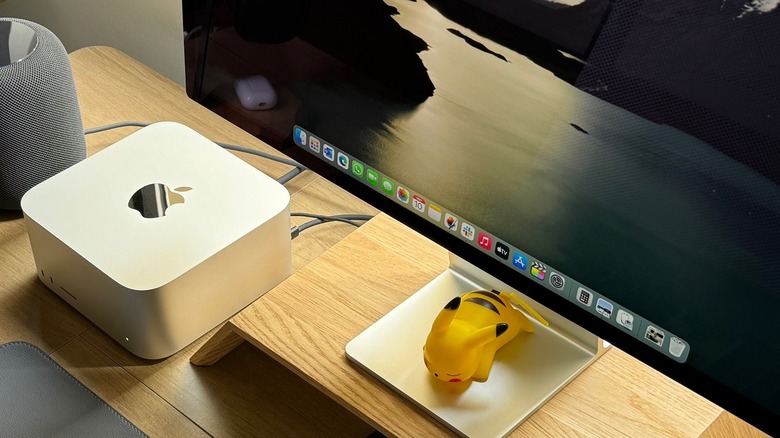 Apple's Mac Studio and Studio Display on a desk