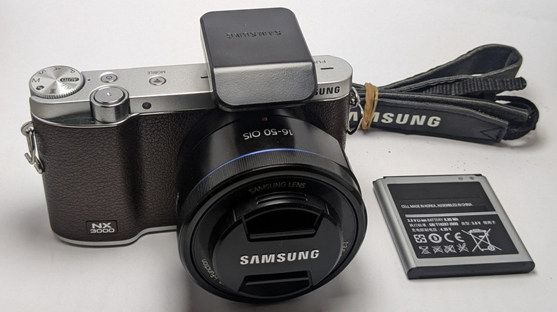 A Samsung mirorless camera.