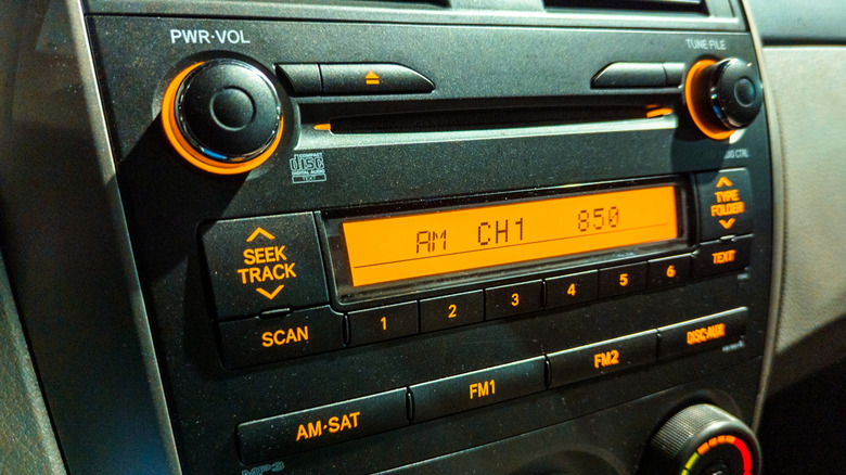 An AM radio as part of a vehicle dashboard.
