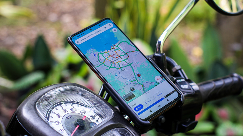 Google Maps displayed on a smartphone attached to a motorcycle's handles