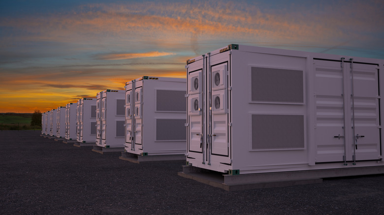 Container units that serve as power battery storage.