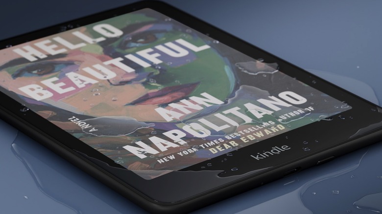 The Amazon Kindle Colorsoft on a desk.