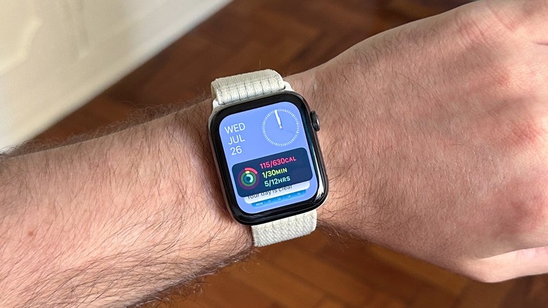 Apple Watch Series 6 displaying watchOS' Smart Stack