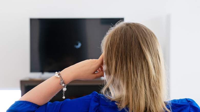 A person waiting for the loading screen on TV