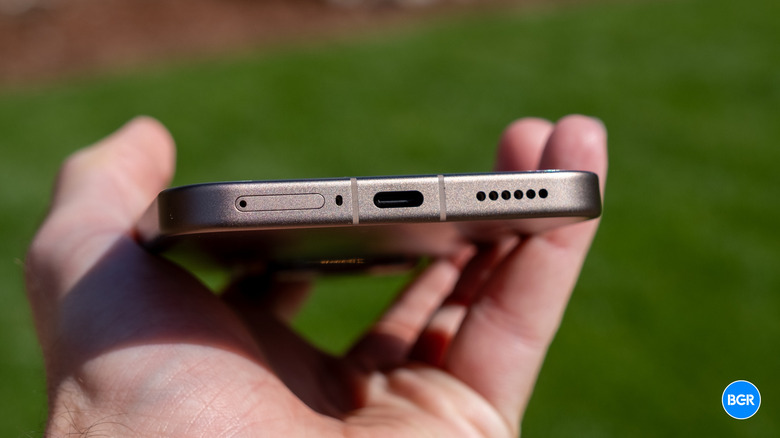 USB-C port on the Xiaomi 15T Pro