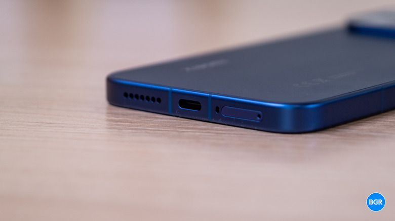 USB-C port on the Xiaomi 17T Pro