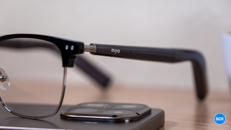 Side of the Xiaomi Mijia Smart Audio Glasses