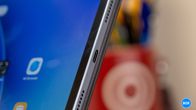 USB-C port on the Xiaomi Pad 8 Pro