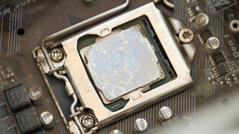 Old thermal paste on CPU