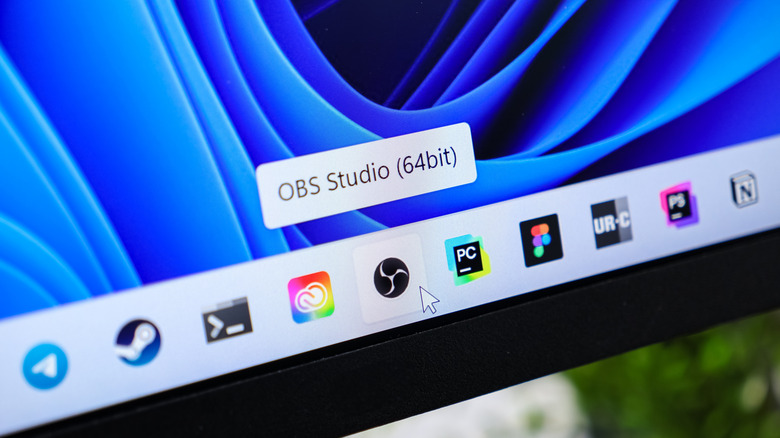 Computer pointer hovering over the OBS Studio icon.