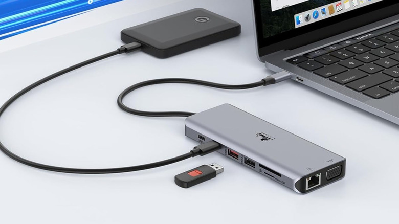 Lionwei's 13-in-1 Laptop Docking Station