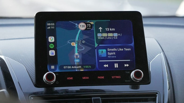 Google Maps on Apple CarPlay with custom car icon instead of arrow.