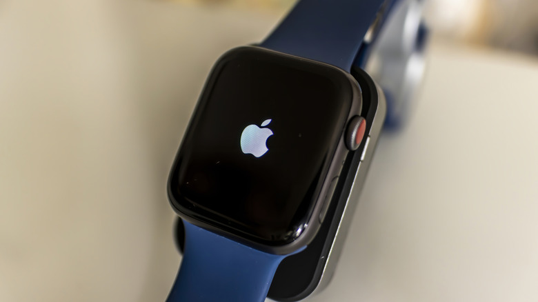 An Apple Watch model photographed during the installation of a watchOS update.