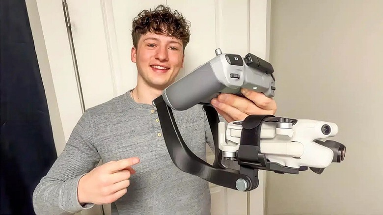 Tyler Shaub holding a Dronebal mount with DJI Mini 4 Pro.