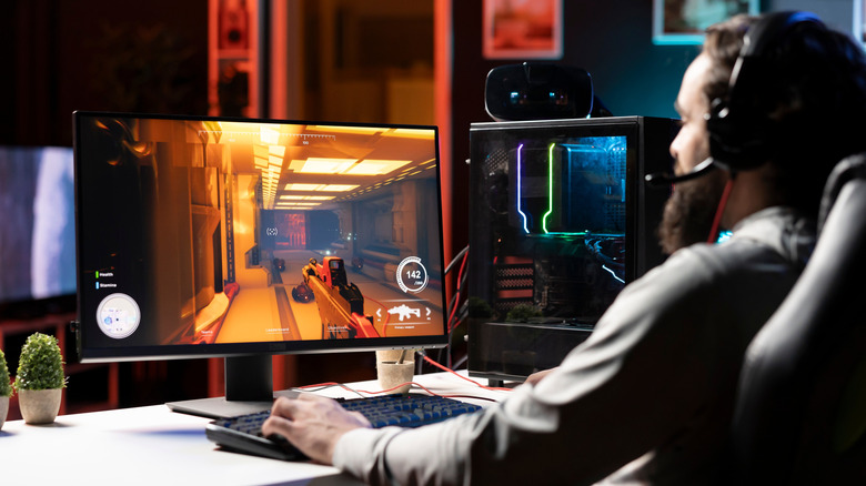 Person playing a competitive shooter on PC