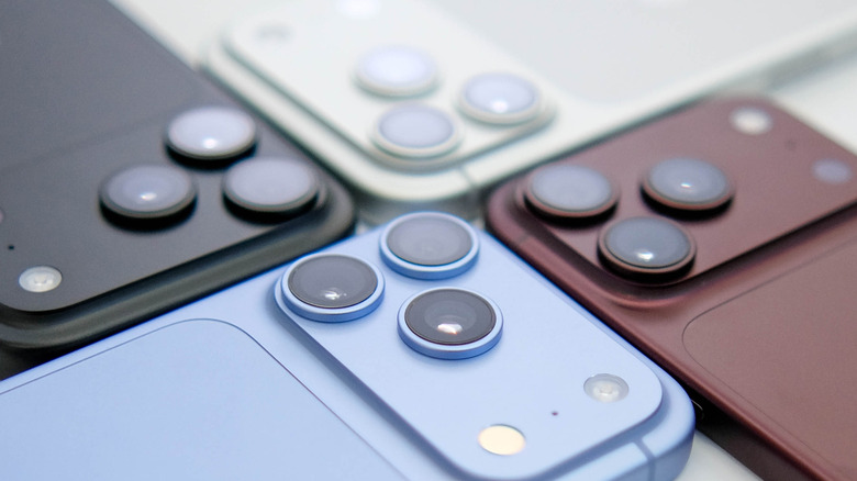 An array of iPhone 18 Pro and Pro Max devices in different colors.