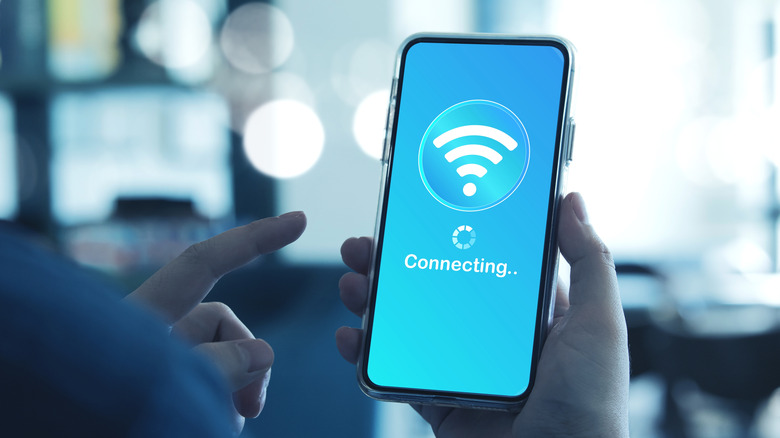 Mobile hotspot Wi-Fi signal indicator on a smartphone display