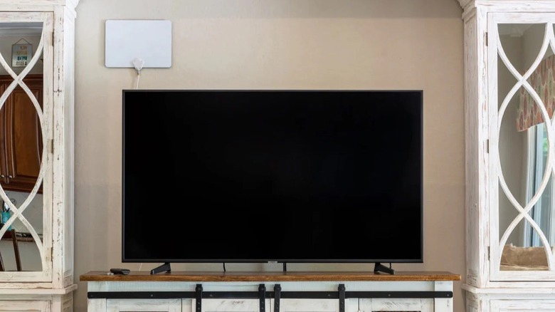 Channel Master Flatenna modern TV antenna mounted on the wall about the television.