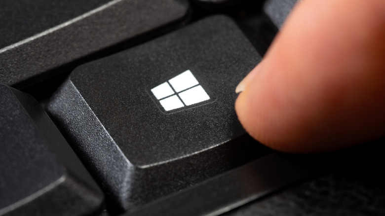 the start menu icon on a keyboard