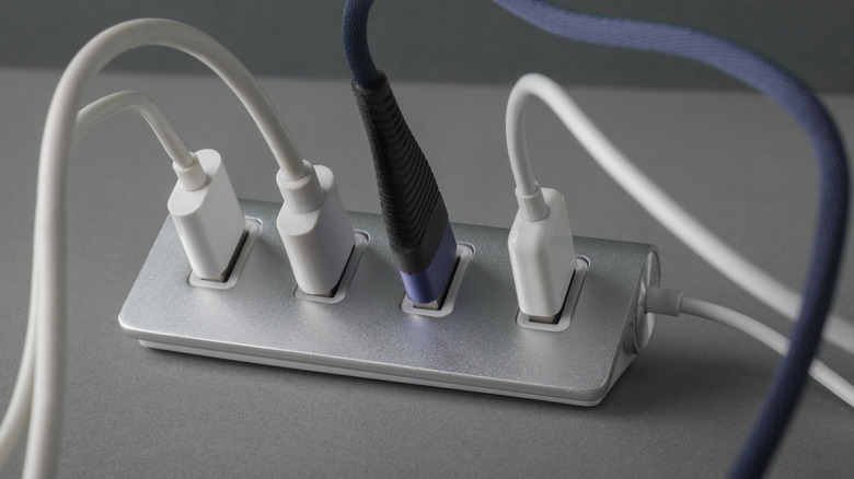 A USB hub with all four of its ports in use.