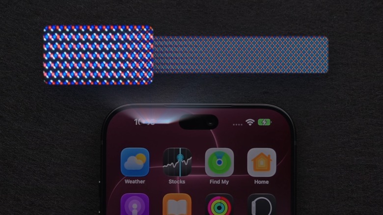 Close-up of the FaceID sensor display pixels