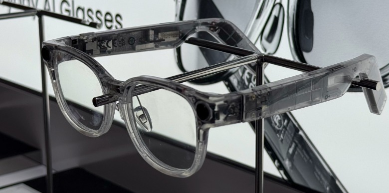 Lomos had a prototype of their upcoming AR glasses at IFA 2025