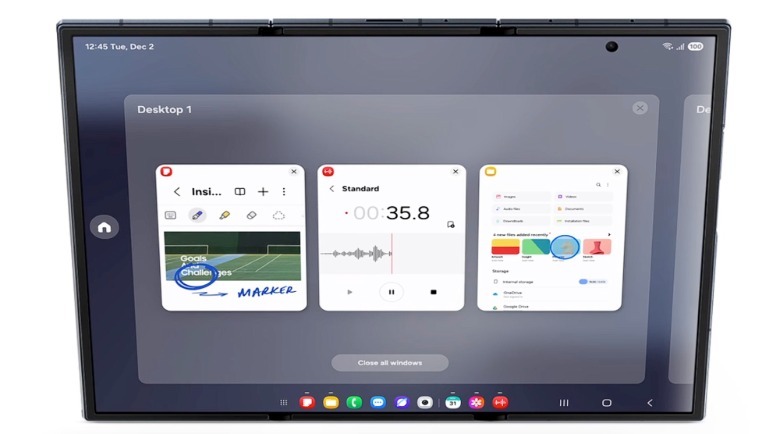 Galaxy Z TriFold in standalone DeX mode.