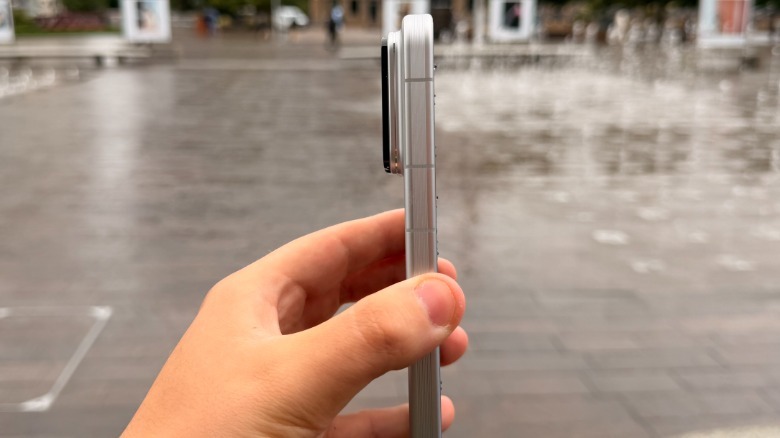 Side view of the Honor Robot Phone to show its thickness