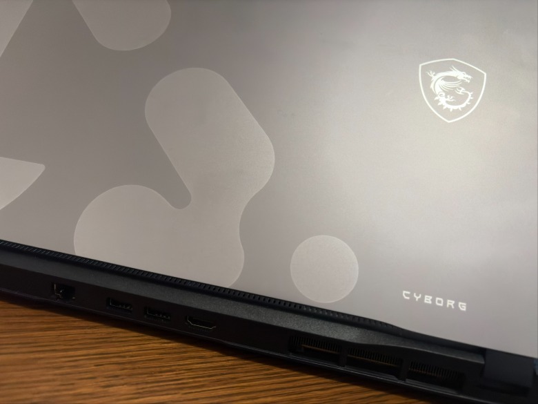 MSI Cyborg 15 rear ports and monitor panel